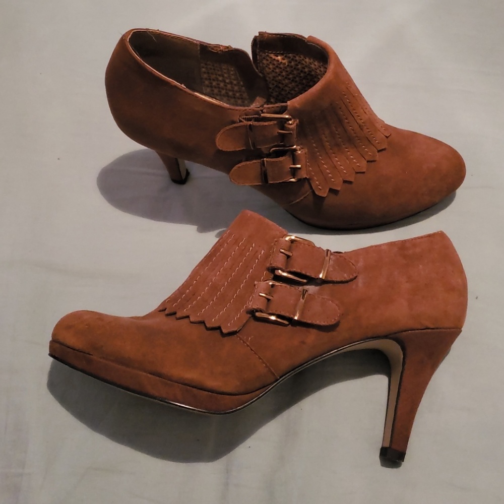 Anne Klein suede shooties. Size 8.5.